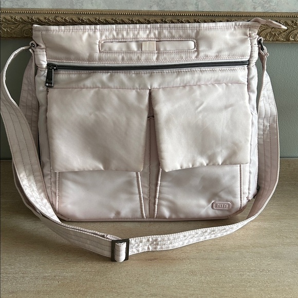 Lug Happy Camper lite pink Travel Bag – Perfect for organizing on-the-go - Picture 2 of 13